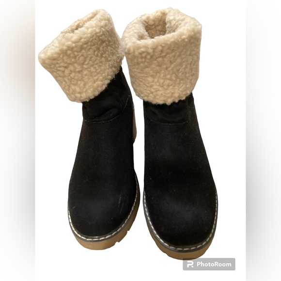 Maurices Faux Suede Sherpa lined Boots. Size 6. - Picture 2 of 9